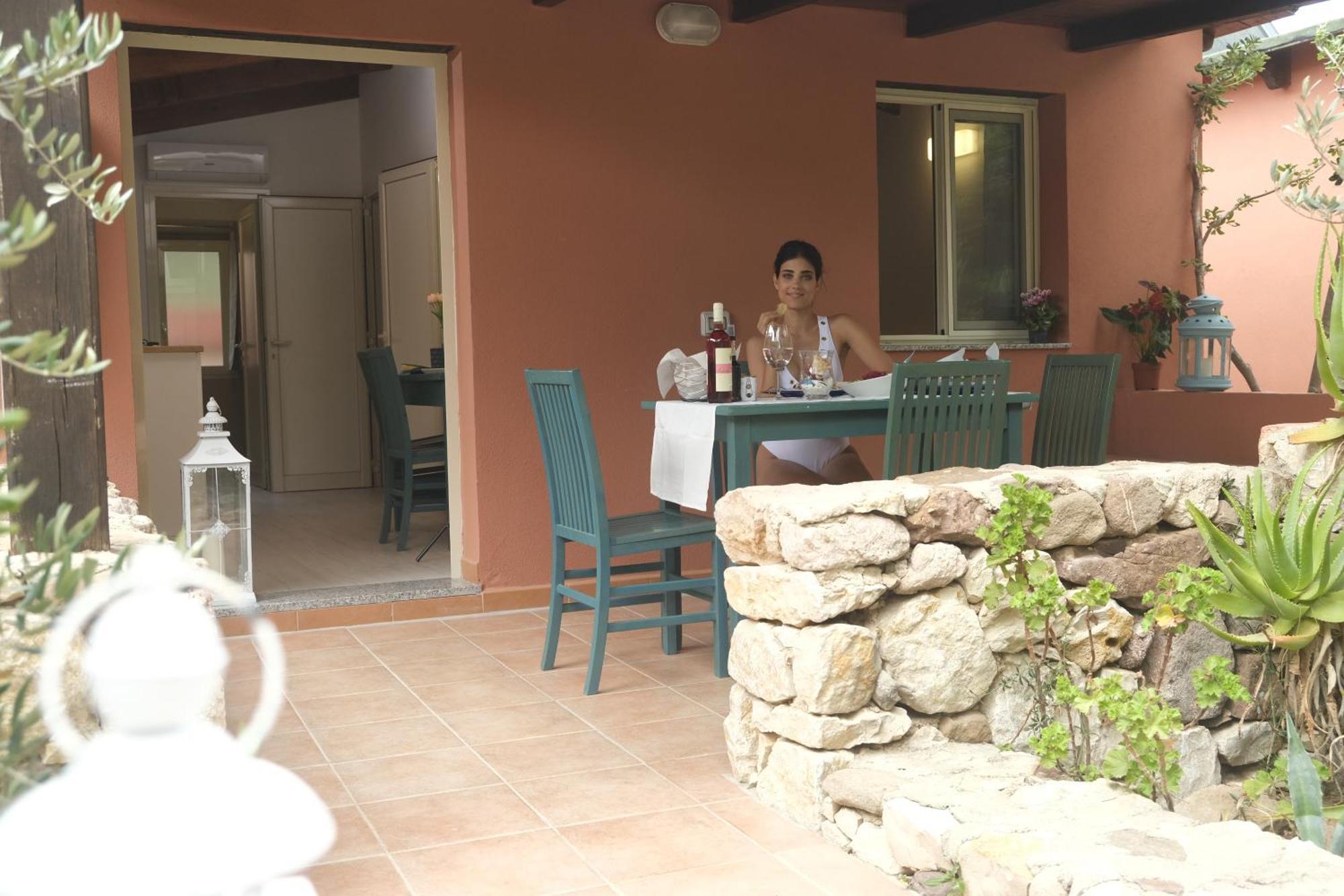Villaggio Camping Torre Del Porticciolo Porto Conte Phòng bức ảnh